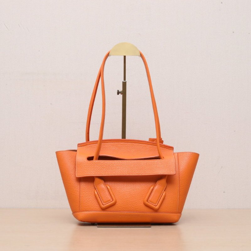 BOTTEGA VENETA Arco小號22橙色牛皮肩背包-1