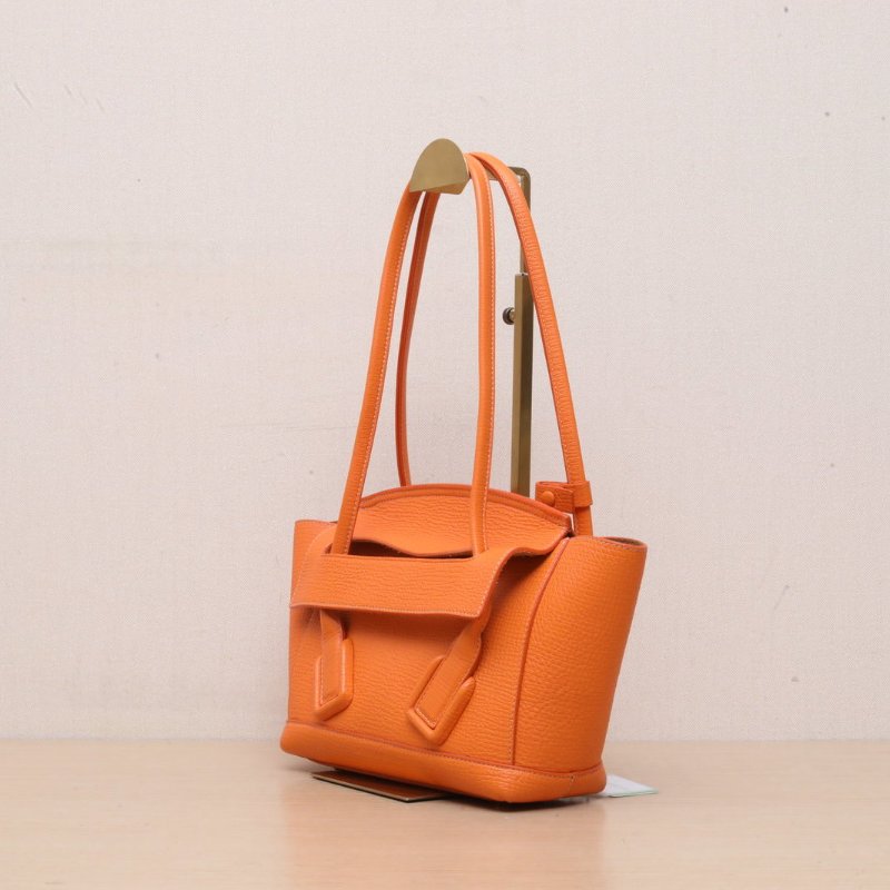 BOTTEGA VENETA Arco小號22橙色牛皮肩背包-3
