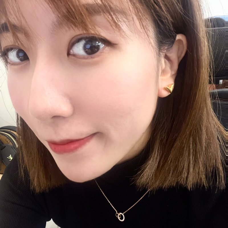 LOUIS VUITTON 經典Essential V耳環 - 金-1