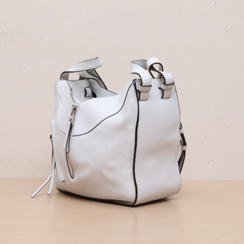 LOEWE Hammock吊床包小號白色牛皮銀扣肩背包-3