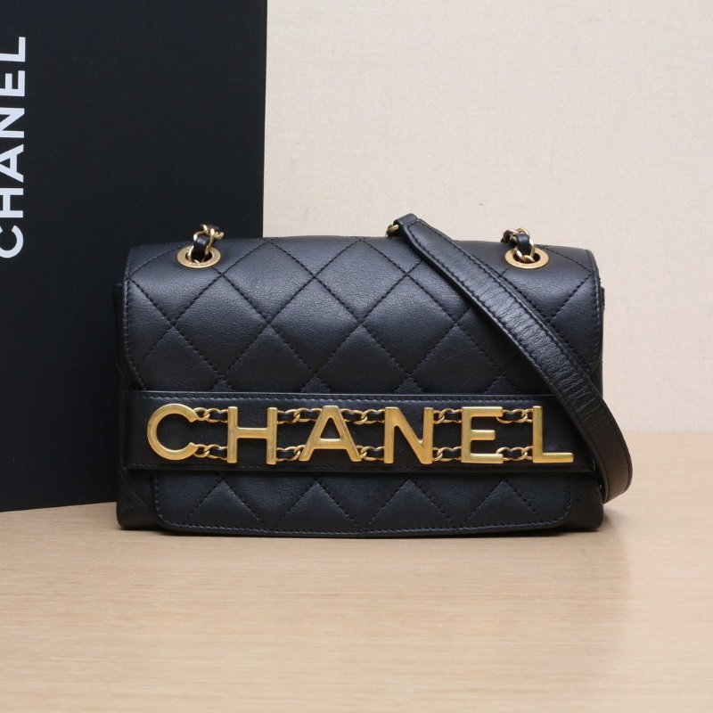 CHANEL 20P口蓋包21黑色牛皮29開金扣Chanel元素徽章菱格紋肩背包-0