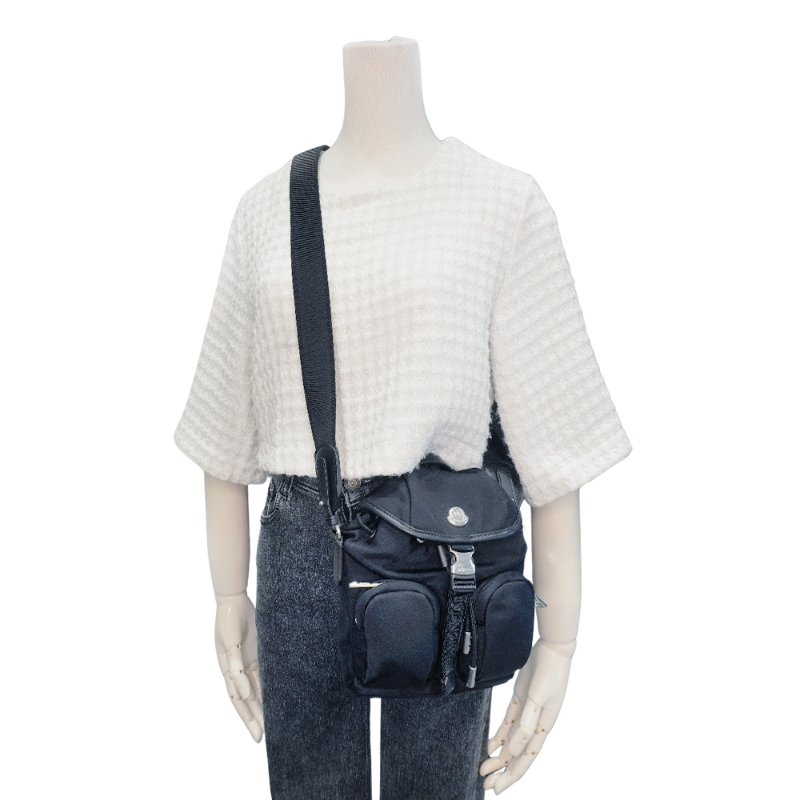 Moncler 尼龍壓釦雙口袋迷你斜背包(黑)-6