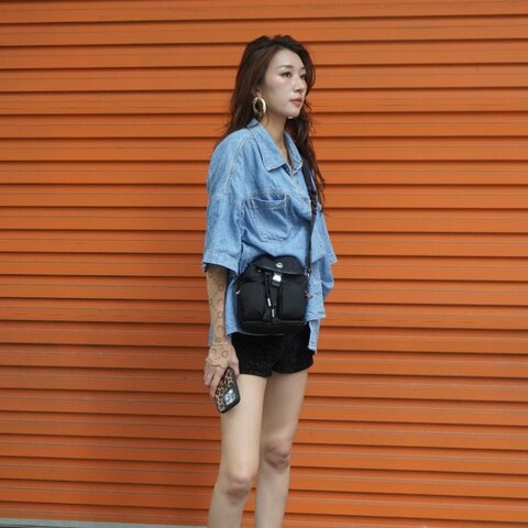 Moncler 尼龍壓釦雙口袋迷你斜背包(黑)