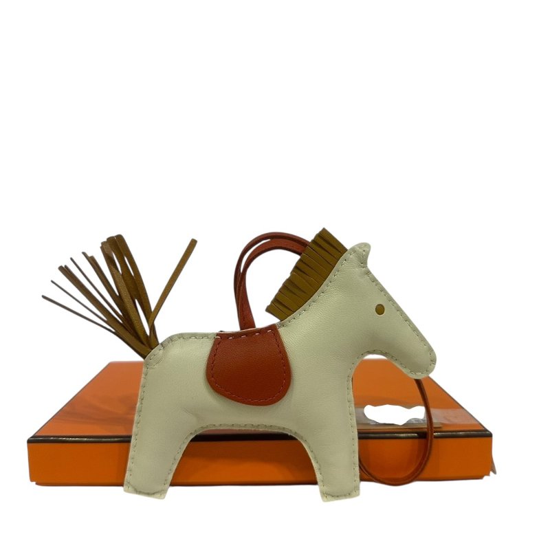 【美收精品】HERMES米白色小馬吊飾 4-485-0