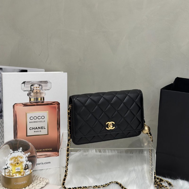 CHANEL 經典羊皮WOC - 金球黑金-2