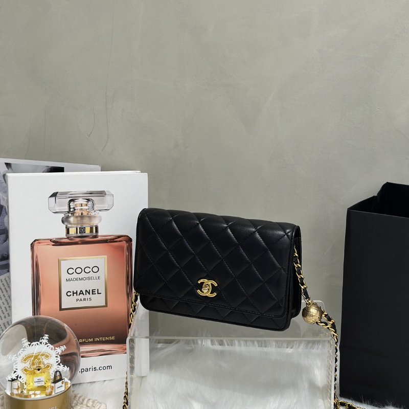 CHANEL 經典羊皮WOC - 金球黑金-3