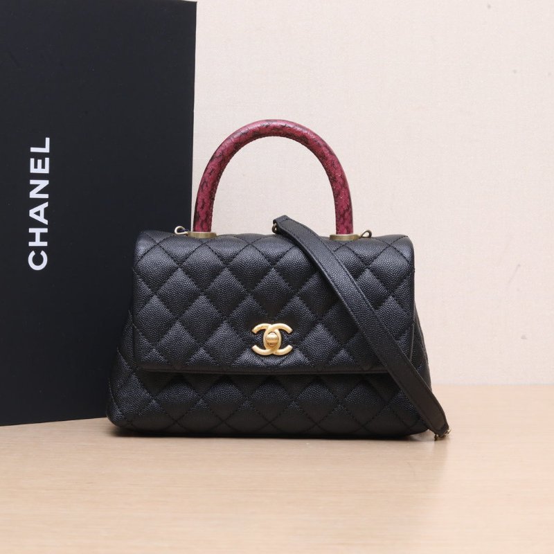 CHANEL 黑色荔枝牛皮26開金扣CocoHandle小號蛇皮手柄肩背包-0