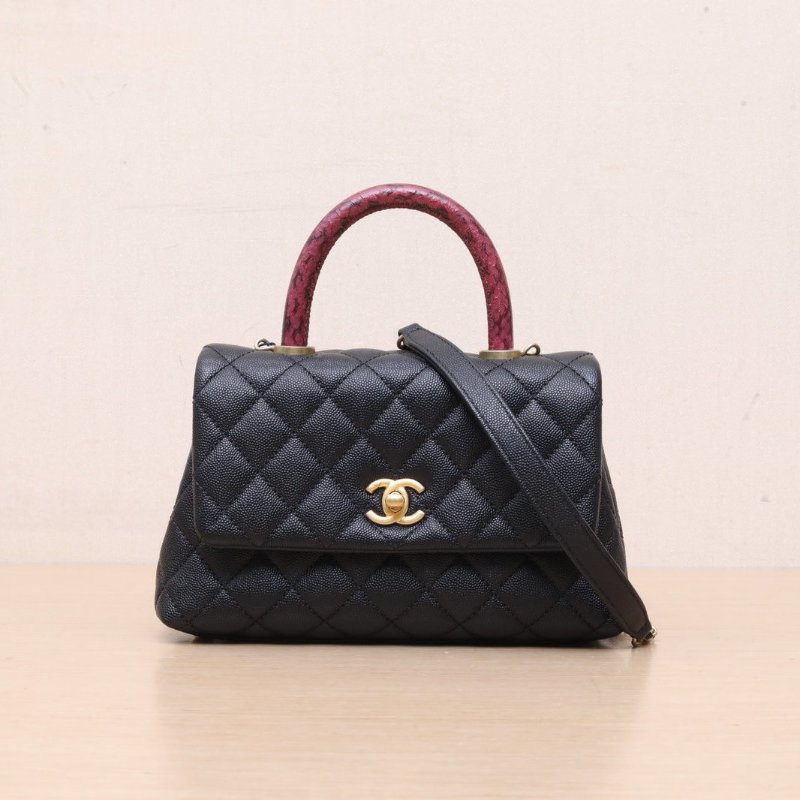 CHANEL 黑色荔枝牛皮26開金扣CocoHandle小號蛇皮手柄肩背包-1
