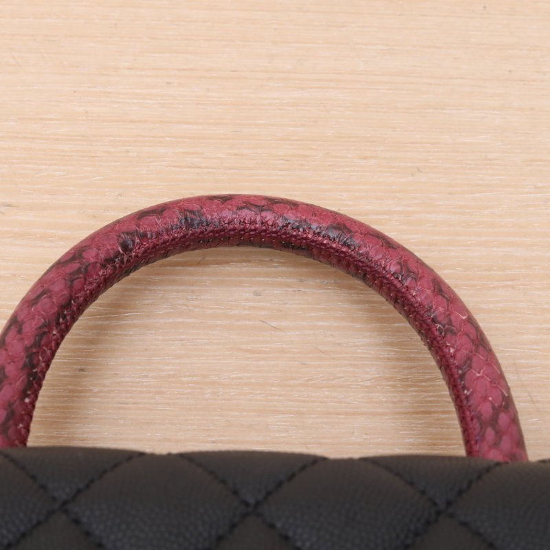 CHANEL 黑色荔枝牛皮26開金扣CocoHandle小號蛇皮手柄肩背包-2