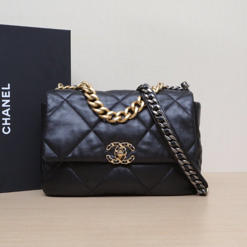 CHANEL 19BAG口蓋包中號30黑色羊皮30開金銀扣肩背包-0