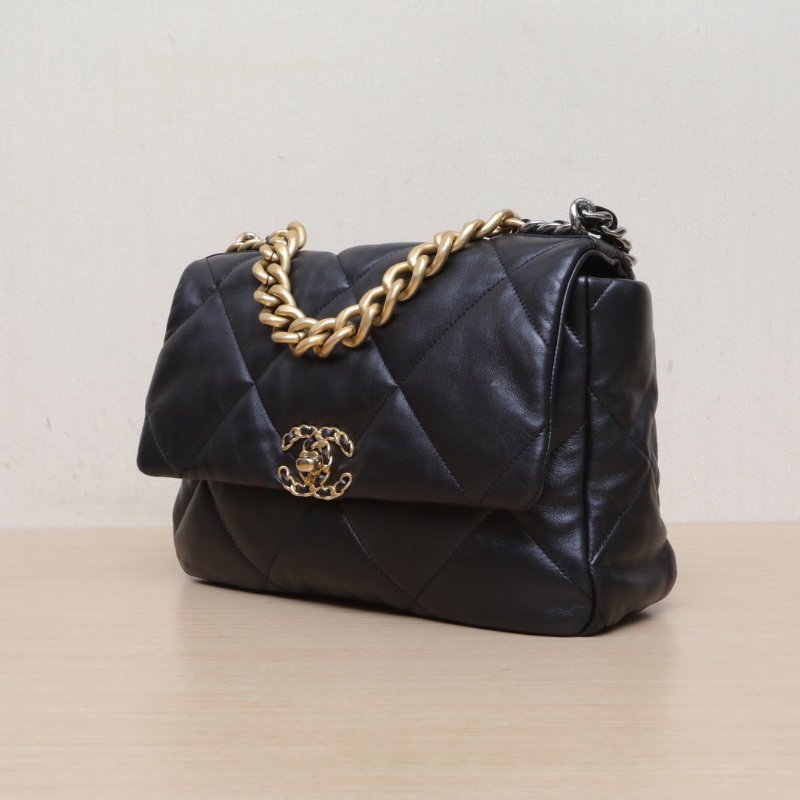 CHANEL 19BAG口蓋包中號30黑色羊皮30開金銀扣肩背包-4