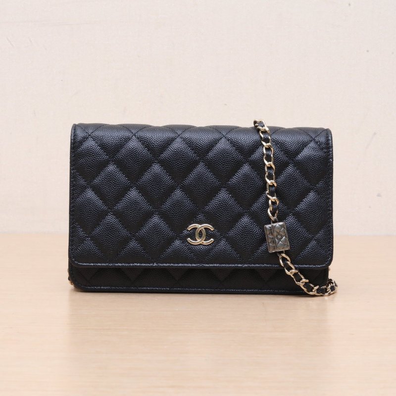 CHANEL CFWOC19黑色荔枝牛皮晶片開金扣包包掛飾皮穿鏈肩背包-1