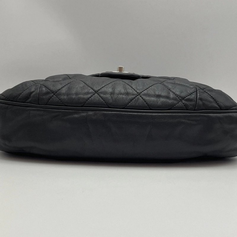 Chanel 黑銀菱格紋肩背斜背機場包 34.5*24*7 98新配件塵袋保卡-3