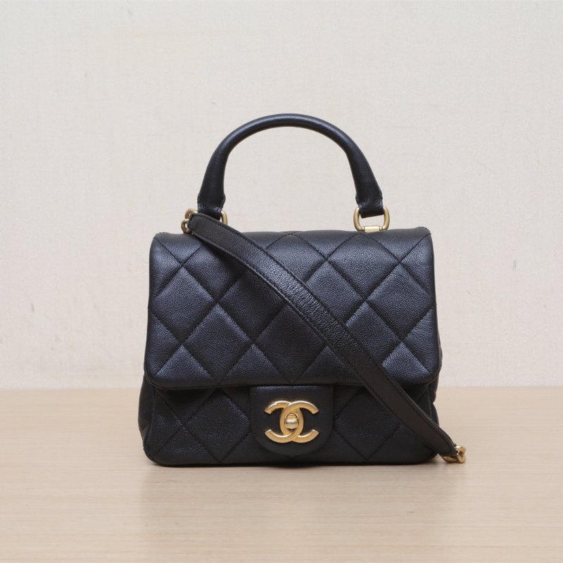 CHANEL 黑色荔枝牛皮晶片開金扣23P手柄方胖子肩背包-1