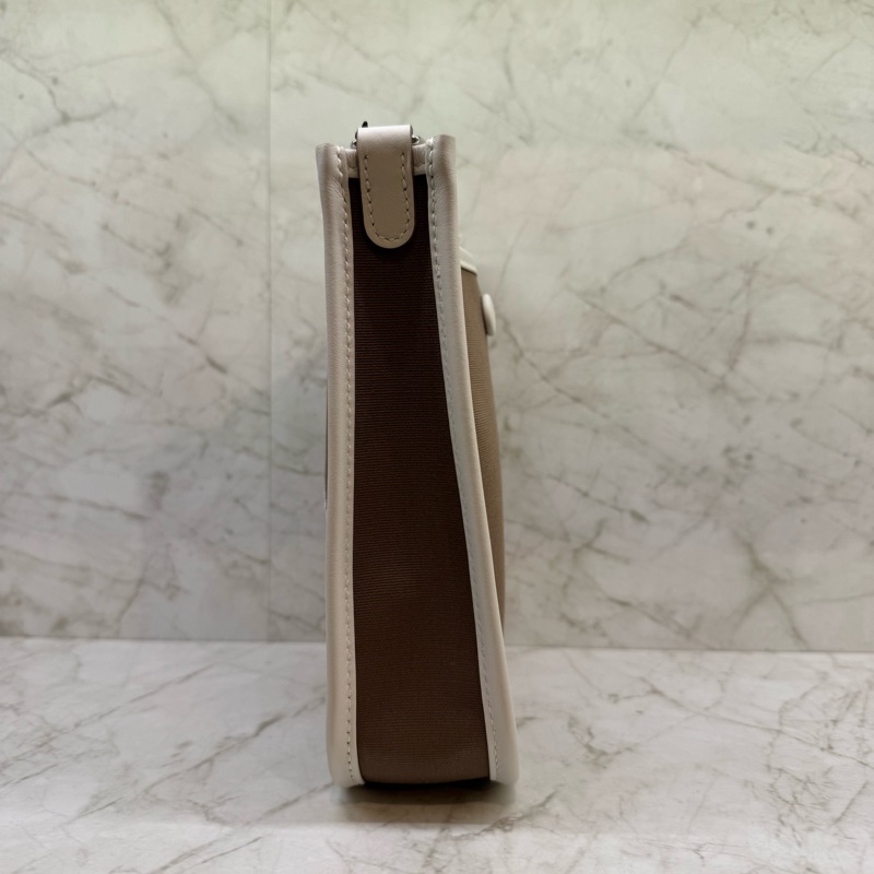 HERMES奶茶灰拼白刺繡Mini Evelyne-1