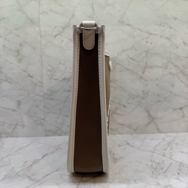 HERMES奶茶灰拼白刺繡Mini Evelyne-3