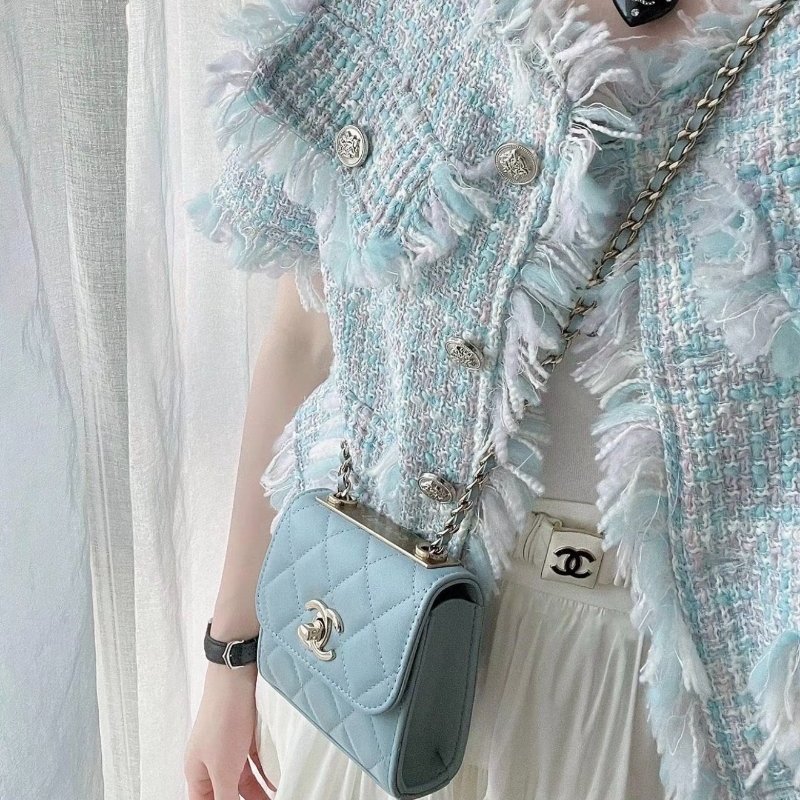 CHANEL 天藍色金扣mini trendy cc肩背斜背包 11.5*12*5.5 98新配件盒子塵袋保卡-0