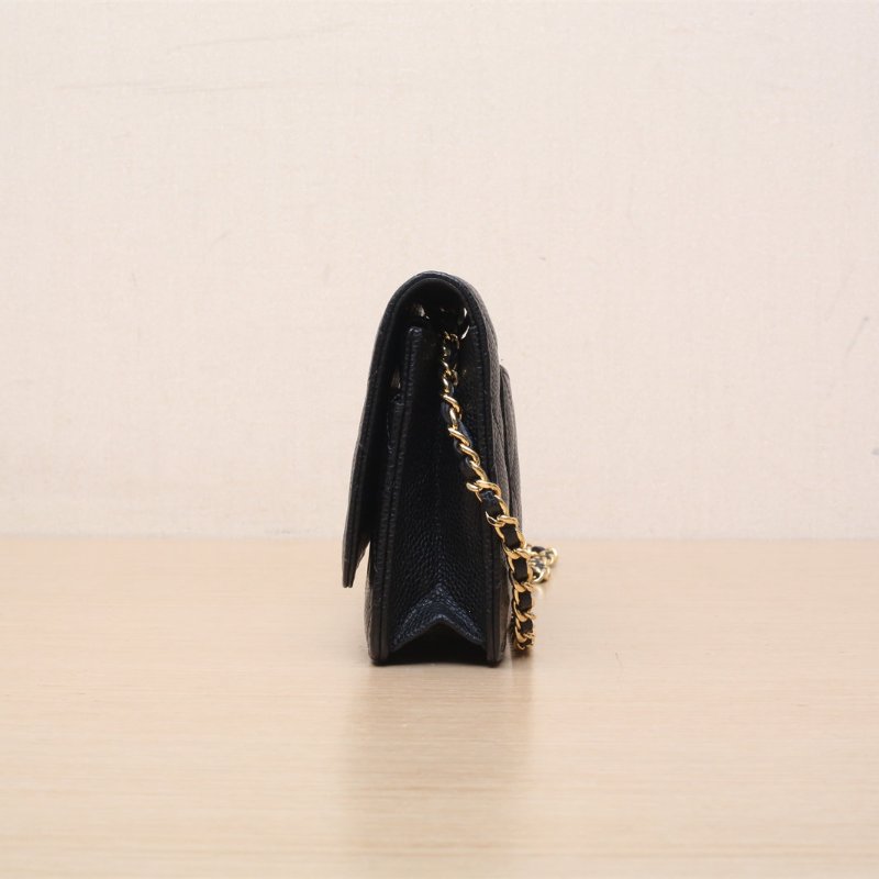 CHANEL CFWOC19黑色荔枝牛皮26開金扣肩背包-4