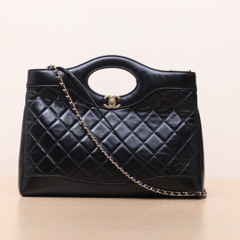 CHANEL 31Bag中號橫版36黑色羊皮晶片開金扣肩背包-1