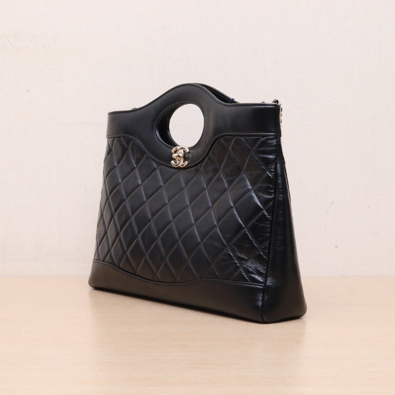 CHANEL 31Bag中號橫版36黑色羊皮晶片開金扣肩背包-4