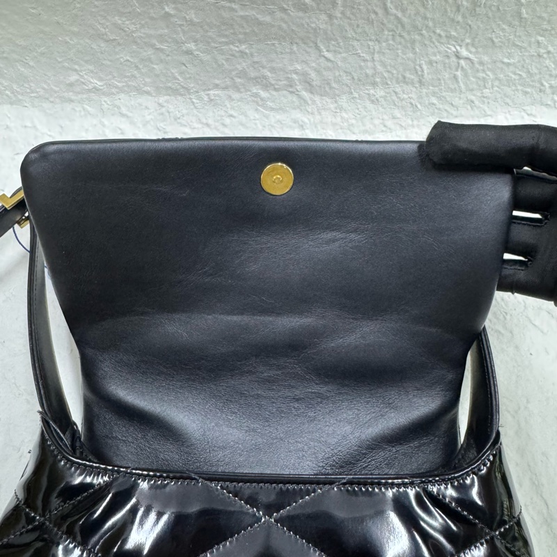 YSL LE 57漆皮HOBO袋-11