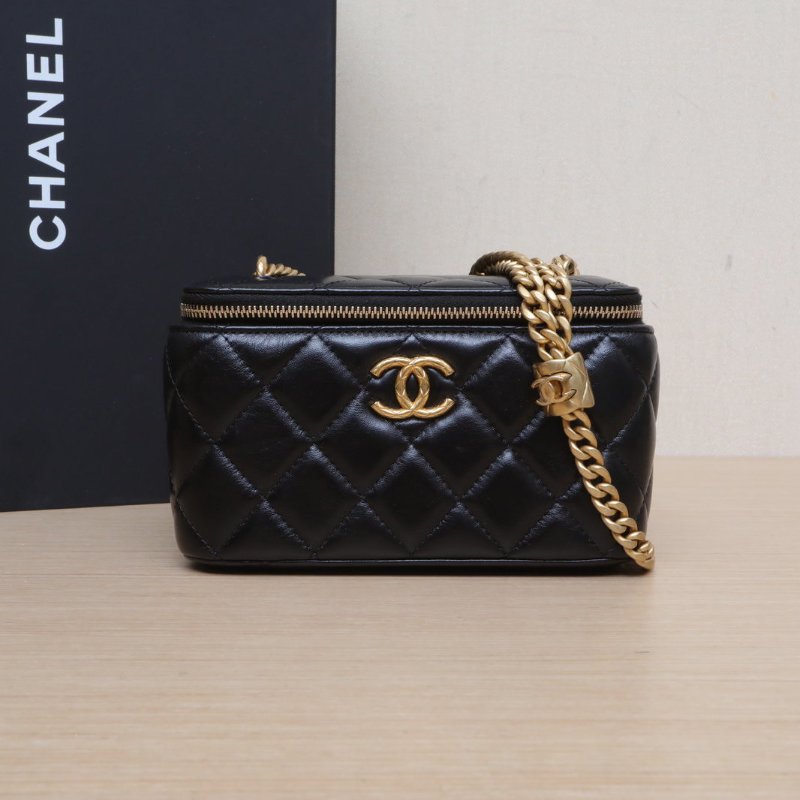 CHANEL 長盒子化妝包帶鏡子17金柱調節扣黑色羊皮鐳射標鳳梨扣金柱調節扣鏈條肩背包-0