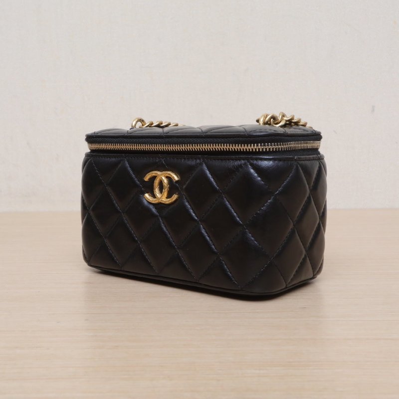 CHANEL 長盒子化妝包帶鏡子17金柱調節扣黑色羊皮鐳射標鳳梨扣金柱調節扣鏈條肩背包-2