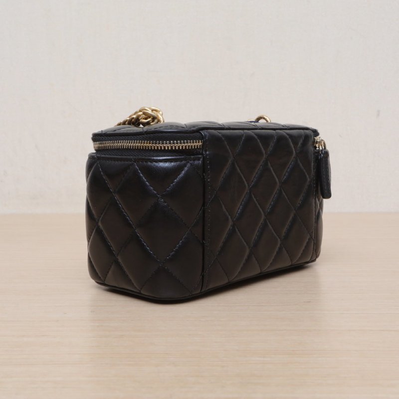 CHANEL 長盒子化妝包帶鏡子17金柱調節扣黑色羊皮鐳射標鳳梨扣金柱調節扣鏈條肩背包-4