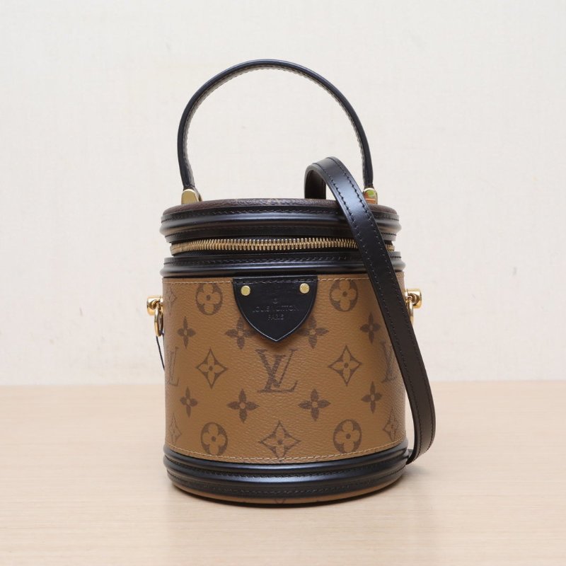 LOUIS VUITTON CANNES圓桶包拼色PVC晶片老花肩背包-1