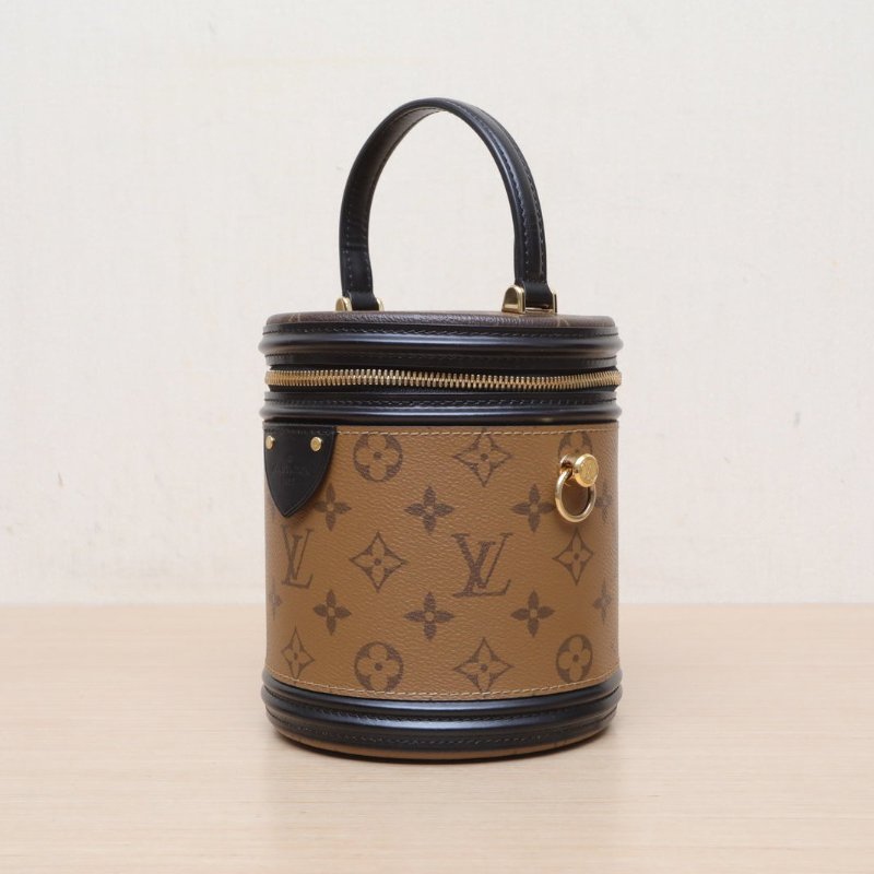 LOUIS VUITTON CANNES圓桶包拼色PVC晶片老花肩背包-3