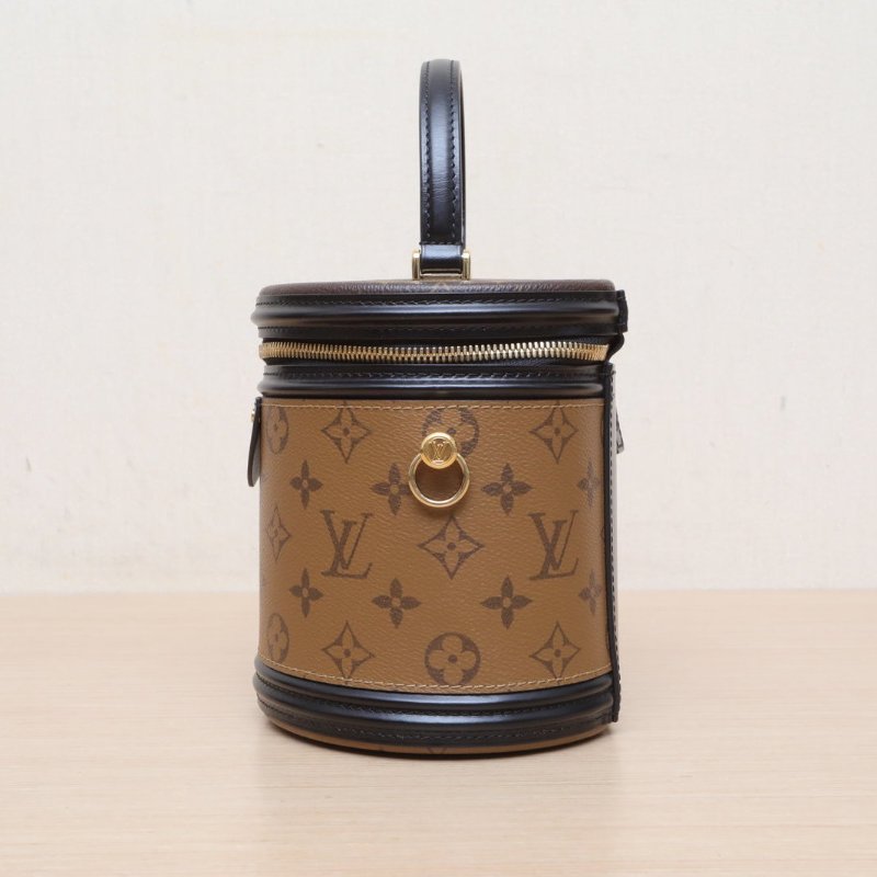 LOUIS VUITTON CANNES圓桶包拼色PVC晶片老花肩背包-4