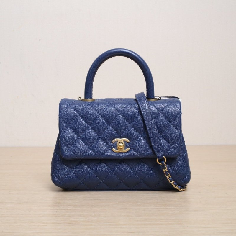 CHANEL CocoHandle小號24藍色荔枝牛皮25開金扣肩背包-1