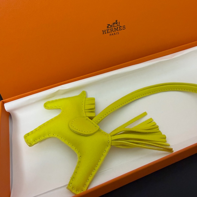 愛馬仕 小馬吊飾 黃 近全新-1