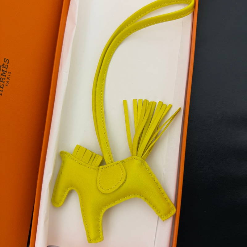 愛馬仕 小馬吊飾 黃 近全新-2