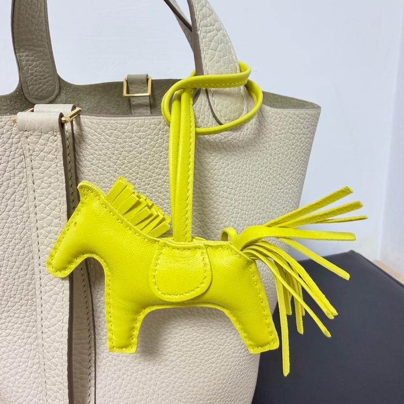 愛馬仕 小馬吊飾 黃 近全新-5