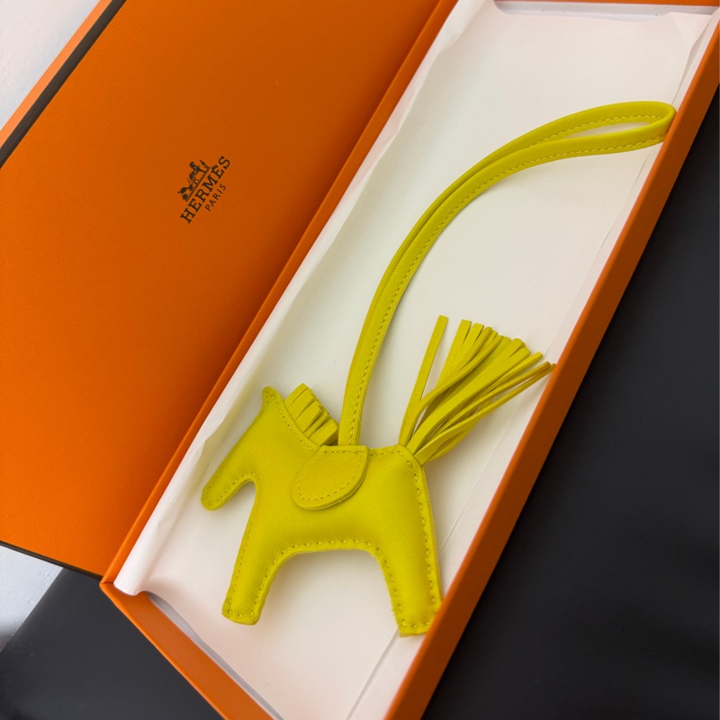 愛馬仕 小馬吊飾 黃 近全新-6