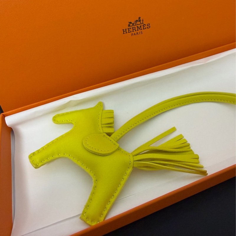 愛馬仕 小馬吊飾 黃 近全新-7