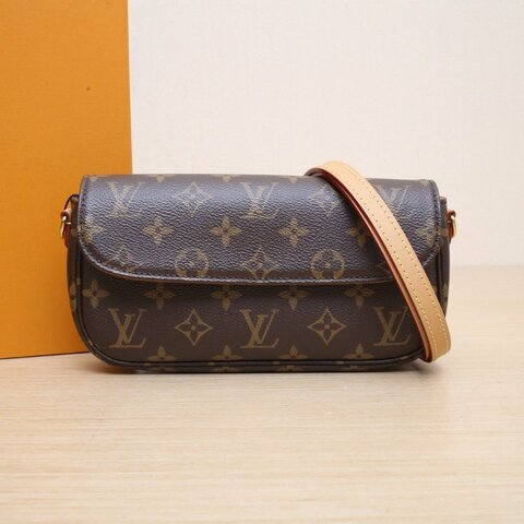 LOUIS VUITTON IVY鏈條腋下包老花PVC金扣晶片肩背包