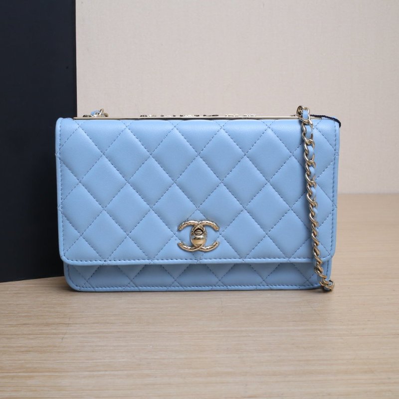 CHANEL TrendyCCWOC19藍色羊皮晶片開淺金扣肩背包-0