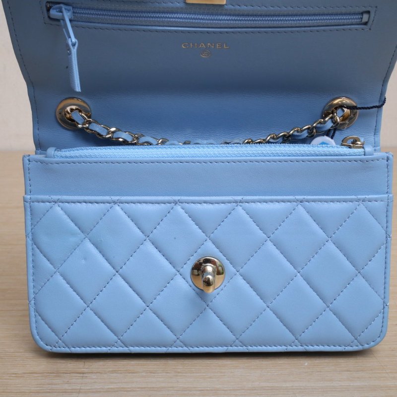 CHANEL TrendyCCWOC19藍色羊皮晶片開淺金扣肩背包-2