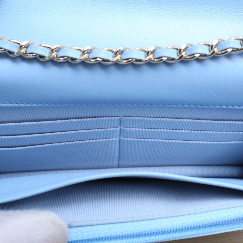 CHANEL TrendyCCWOC19藍色羊皮晶片開淺金扣肩背包-3