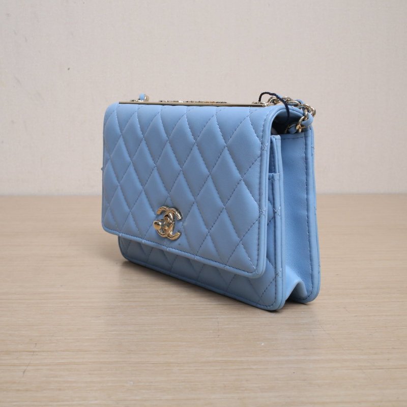 CHANEL TrendyCCWOC19藍色羊皮晶片開淺金扣肩背包-4