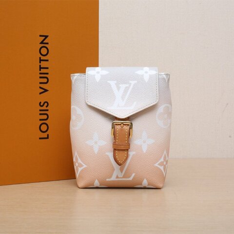 LOUIS VUITTON Tiny雙肩包粉色牛皮晶片夏日系列肩背包