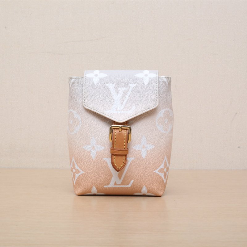 LOUIS VUITTON Tiny雙肩包粉色牛皮晶片夏日系列肩背包-1