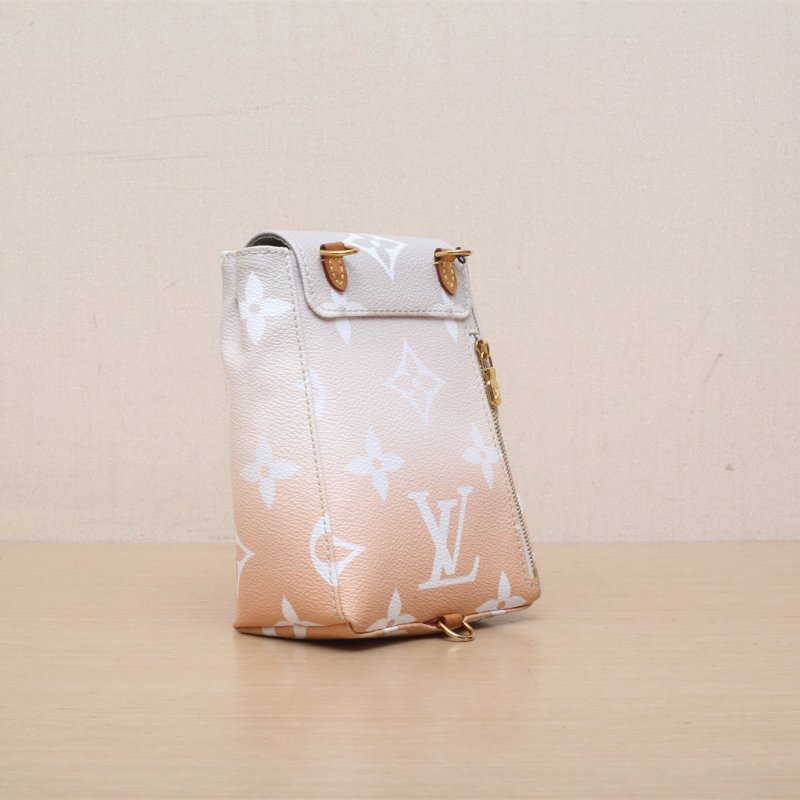 LOUIS VUITTON Tiny雙肩包粉色牛皮晶片夏日系列肩背包-4