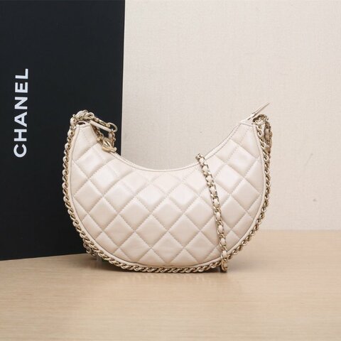 CHANEL 裸色羊皮晶片開金扣23P月亮包jennie同款肩背包