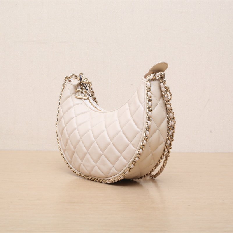 CHANEL 裸色羊皮晶片開金扣23P月亮包jennie同款肩背包-4