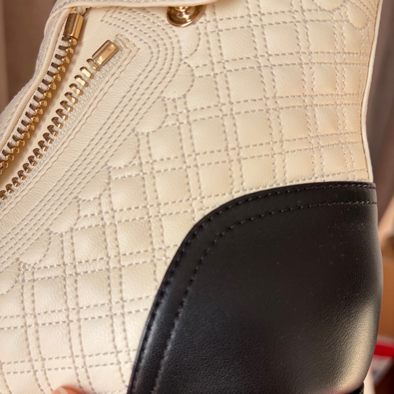 【CHANEL 經典款】奶油白菱格珍珠短靴 39C｜雙拉鍊｜羊皮｜百搭經典款-7