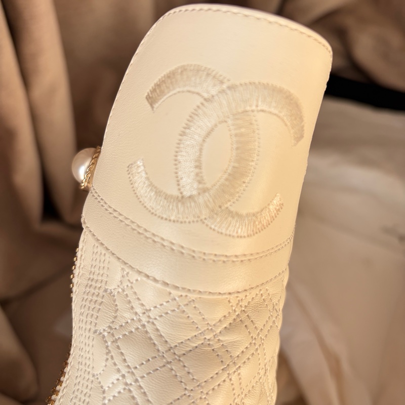 【CHANEL 經典款】奶油白菱格珍珠短靴 39C｜雙拉鍊｜羊皮｜百搭經典款-13