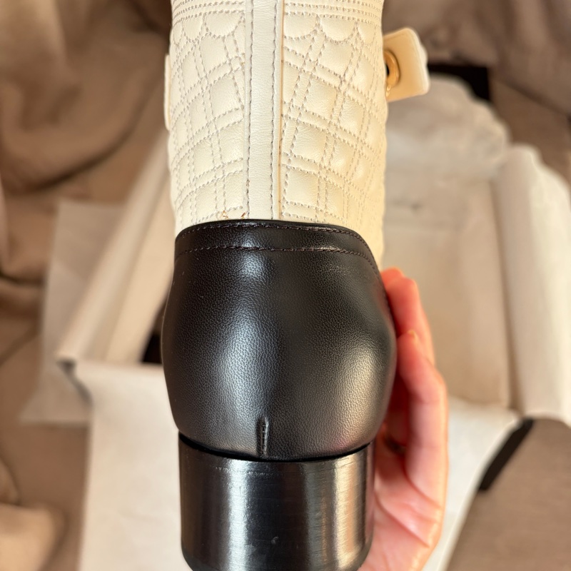 【CHANEL 經典款】奶油白菱格珍珠短靴 39C｜雙拉鍊｜羊皮｜百搭經典款-16